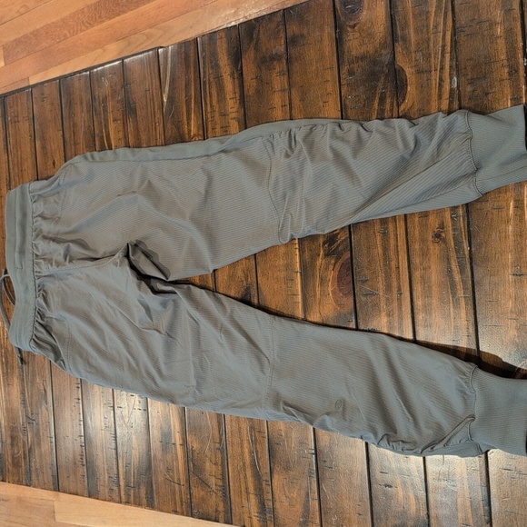 Lululemon Beyond The Studio Joggers - Picture 10 of 11